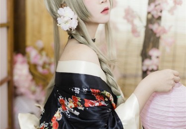 91视频情感特写：在夜幕降临时，每一句低语都化作爱的轻声私语